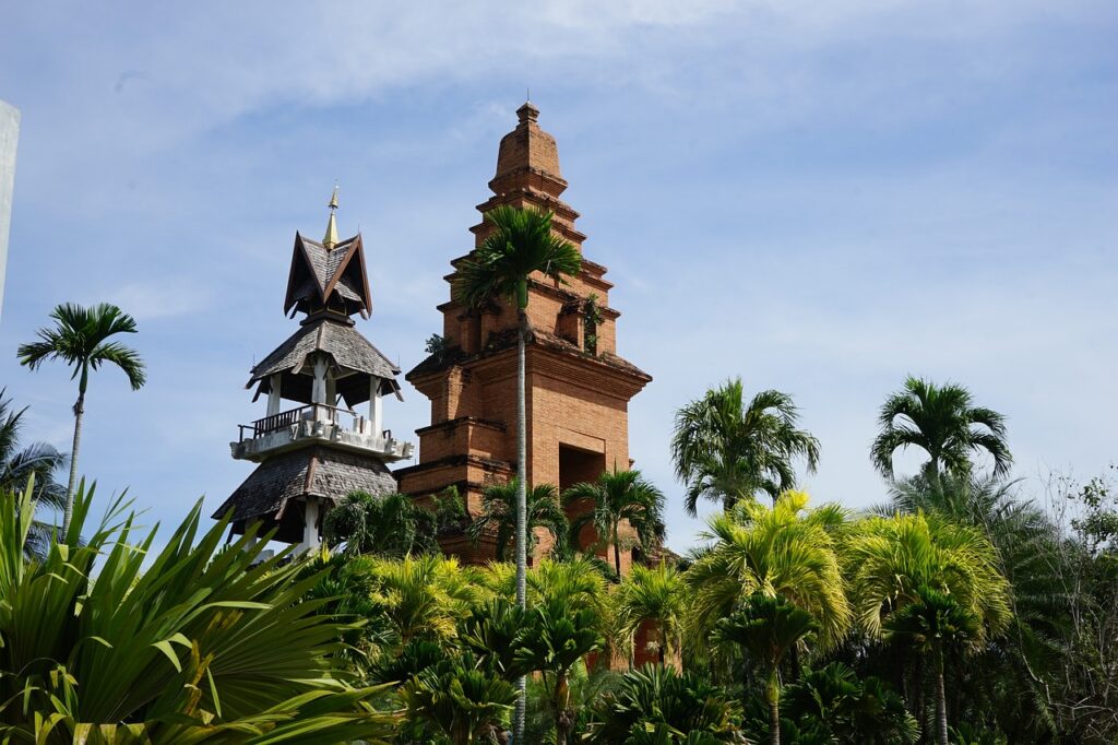 “Island Bliss & Garden Wonders: Koh Larn and Nong Nooch Garden Day Tour from Pattaya”